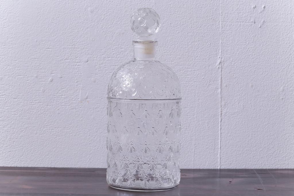 アンティーク雑貨　フランス　GUERLAIN(ゲラン)社　蜂模様がデザインされた香水瓶(フレグランスボトル、ガラス瓶、ディスプレイ)(1)