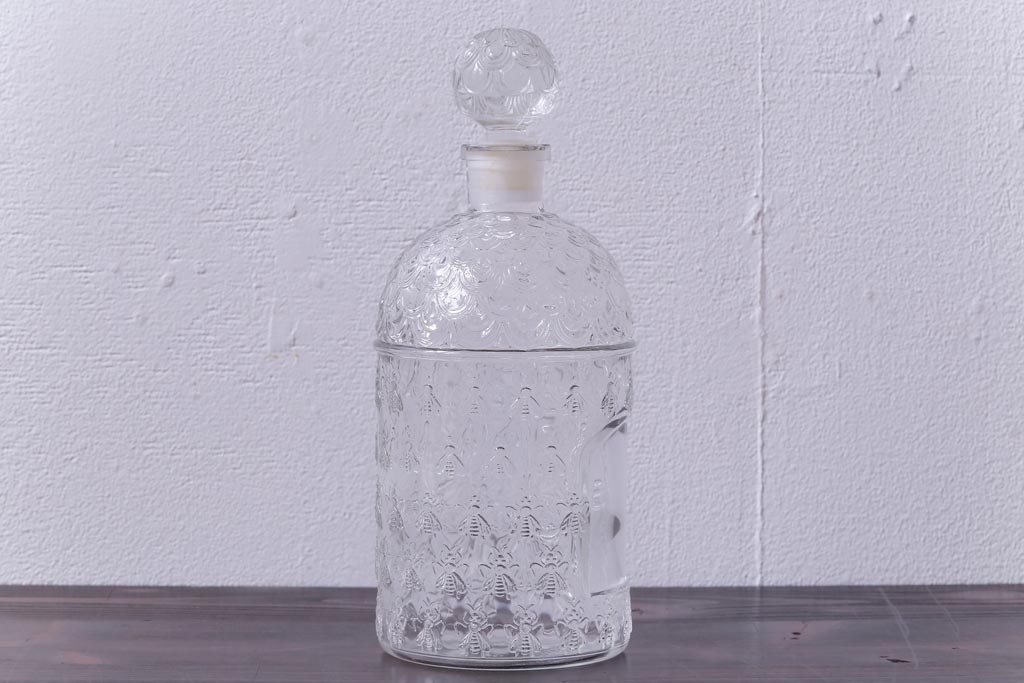 アンティーク雑貨　フランス　GUERLAIN(ゲラン)社　蜂模様がデザインされた香水瓶(フレグランスボトル、ガラス瓶、ディスプレイ)(1)