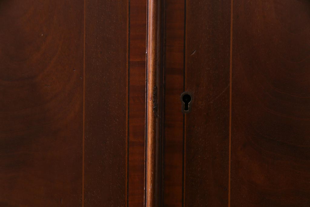 アンティーク家具　イギリスアンティーク　Christopher Pratt&Sons　BRADFORD　象嵌　繊細なデザインの飾り棚(戸棚)