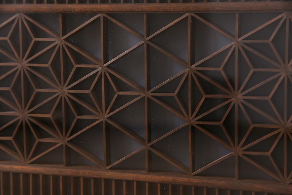 昭和中期　両面ガラス入り　漆塗りのフレームに繊細な組子が映える欄間(明り取り、ディスプレイ)