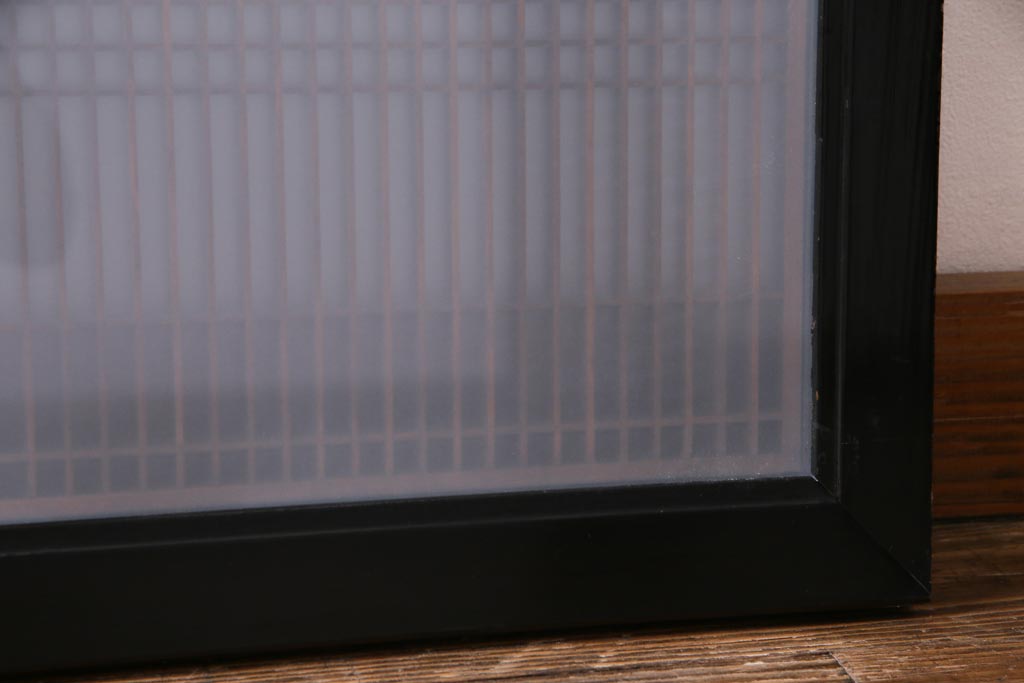 昭和中期　両面ガラス入り　漆塗りのフレームに繊細な組子が映える欄間(明り取り、ディスプレイ)
