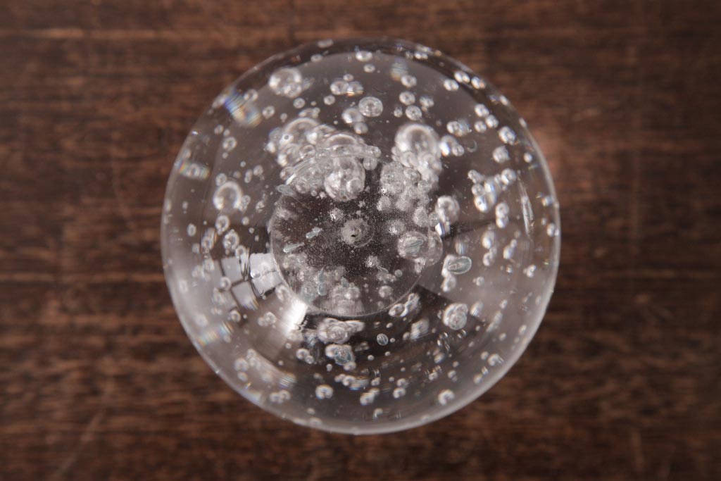 アンティーク雑貨　イギリス　球体　幻想的な気泡ガラスのペーパーウエイト(ディスプレイ、重し)