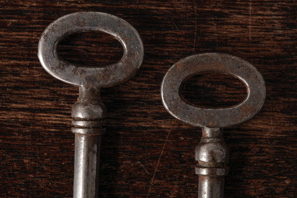 アンティーク雑貨　フランスアンティーク　味のある風合いが魅力の古いキー2本セット(鍵、カギ)(R-035474)