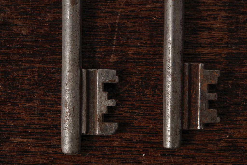 アンティーク雑貨　フランスアンティーク　味のある風合いが魅力の古いキー2本セット(鍵、カギ)(R-035474)