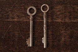アンティーク雑貨　フランスアンティーク　味のある風合いが魅力の古いキー2本セット(鍵、カギ)(R-035475)