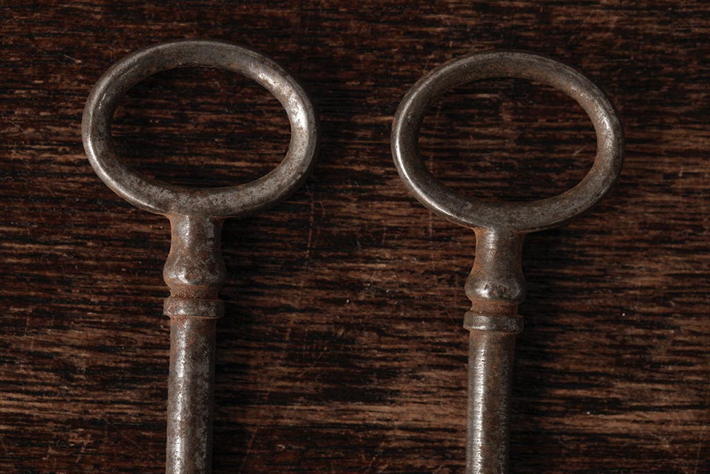 アンティーク雑貨　フランスアンティーク　味のある風合いが魅力の古いキー2本セット(鍵、カギ)(R-035477)