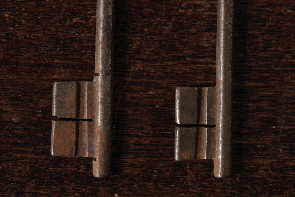 アンティーク雑貨　フランスアンティーク　味のある風合いが魅力の古いキー2本セット(鍵、カギ)(R-035477)