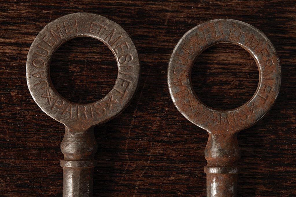 アンティーク雑貨　フランスアンティーク　ブロカントスタイルに合うシャビーなキー2本セット(鍵、カギ)(R-035478)