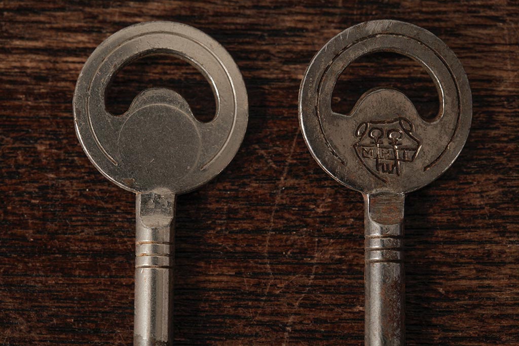 アンティーク雑貨　フランスアンティーク　ブロカントスタイルに合うシャビーなキー2本セット(鍵、カギ)(R-035479)