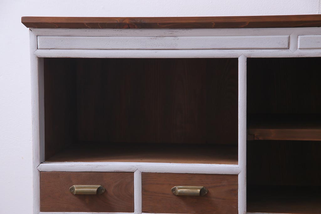 ペイント家具　当店オリジナルガラス入り　フレンチグレーがおしゃれなリメイクテレビボード(テレビ台、リビングボード、戸棚)