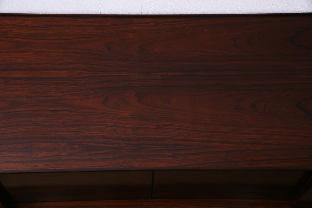 中古　ローズウッドプリント合板　赤味を帯びた濃淡のある木目が楽しめるリビングボード(収納棚、テレビボード)