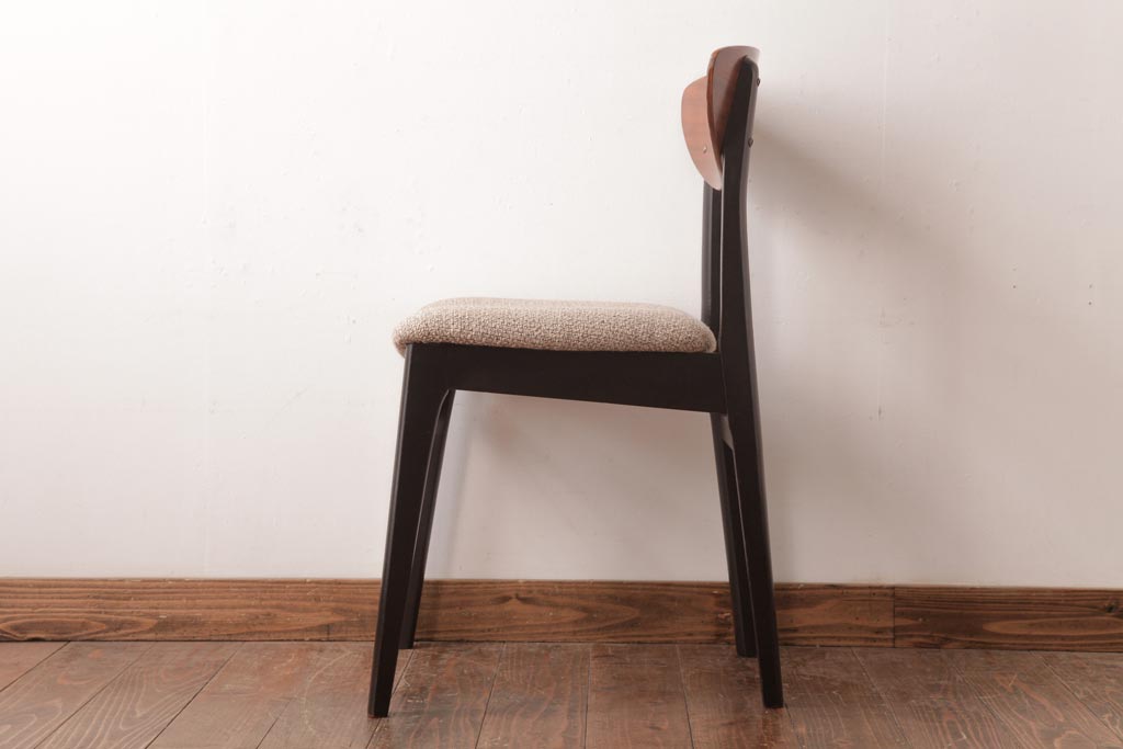 ヴィンテージ家具　北欧ビンテージ　あたたかく洗練された雰囲気のダイニングチェア(椅子)(2)