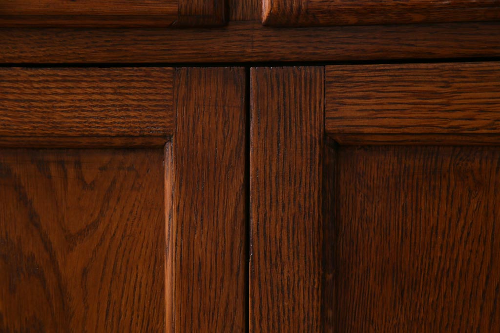 アンティーク家具　イギリスアンティーク　戸棚付き　凛とした佇まいのオーク材製シャツケース(ドロワー、チェスト)