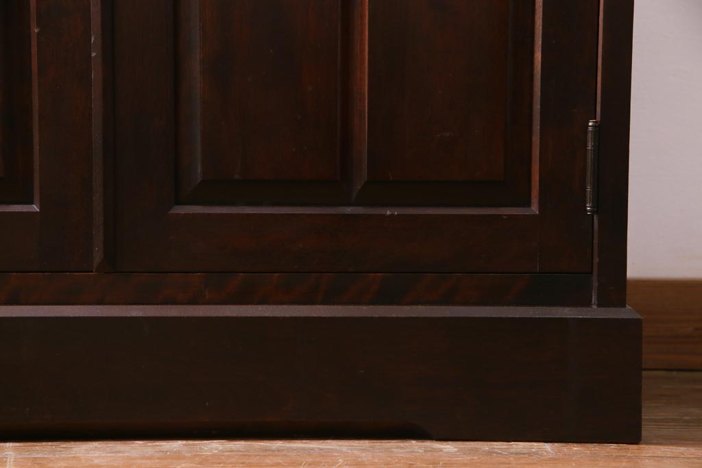 当店リメイク家具　北海道民芸家具　天板樺無垢材　シックで使いやすいサイドボード(食器棚、収納棚)