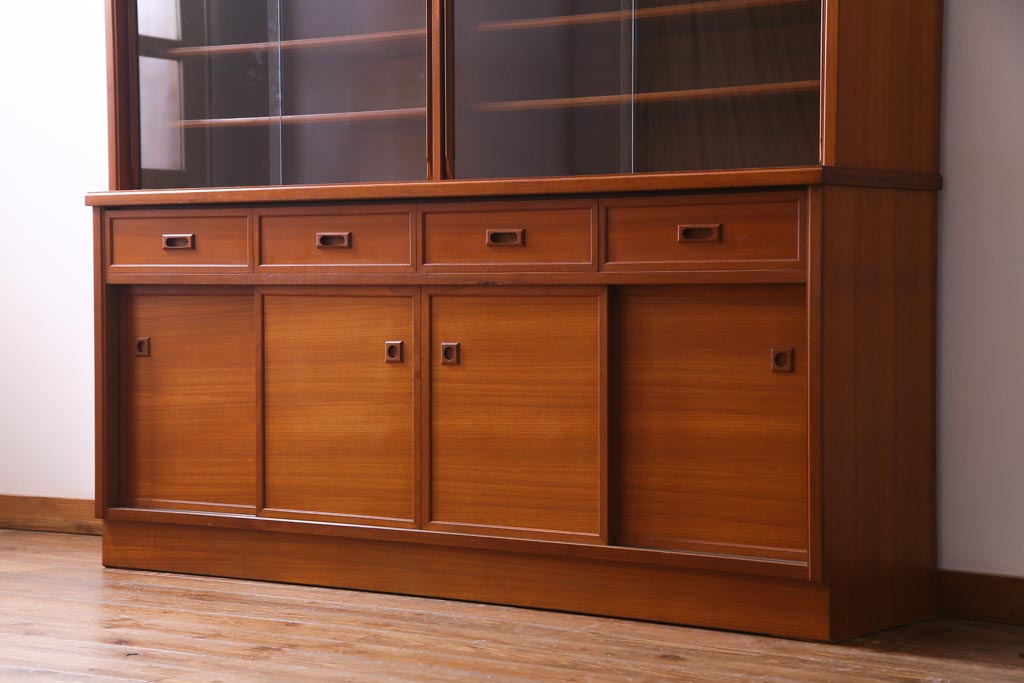 ヴィンテージ家具　ジャパンビンテージ　チーク材　北欧スタイルと和風が融合した珍しいデザインの食器棚(収納棚、飾り棚、カップボード)