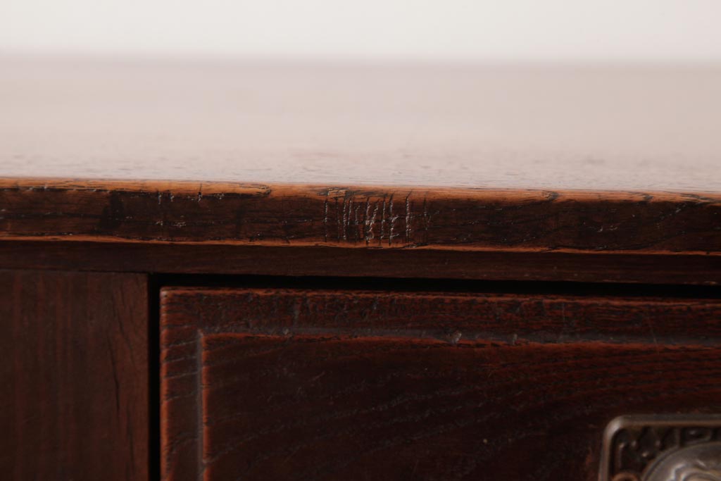 アンティーク家具　和製アンティーク　栓材　クラシカルな模様の取っ手が素敵な文机(ローテーブル)