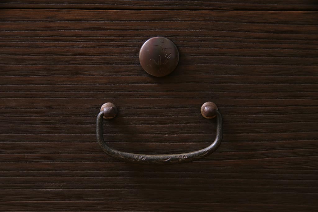 レトロ家具　昭和レトロ　リメイク　モールガラス入り　古い木の質感が魅力的な脚付きローボード(戸棚、収納棚)