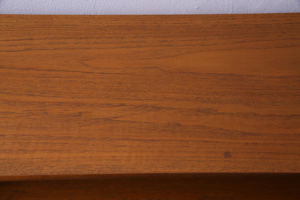 ヴィンテージ家具　イギリスビンテージ　nathan社(ネイサン)　スタイリッシュなシンプルさが魅力のキャビネット(飾り棚)