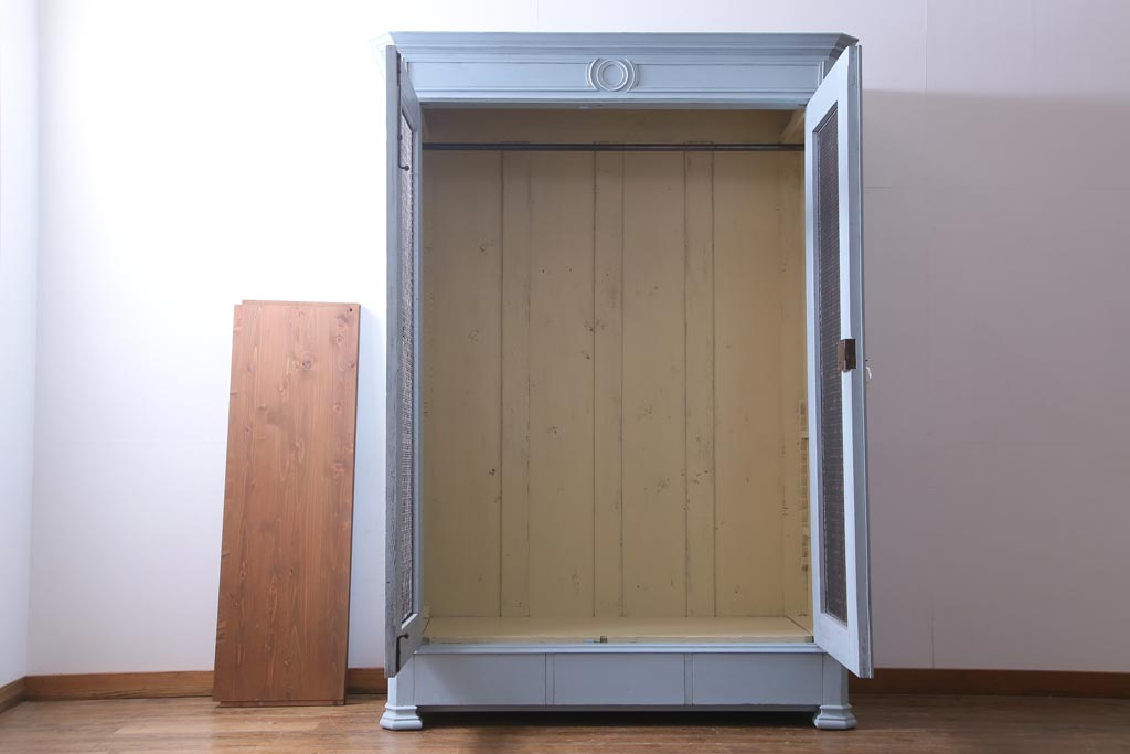 アンティーク家具　フランスアンティーク　引き出し付き　グリアージュ扉がおしゃれなペイントワードローブ(収納棚)