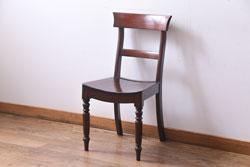 アンティーク家具　フランスアンティーク　マホガニー材　艶を帯びた滑らかな木肌が上品な板座チェア(ダイニングチェア、椅子)(1)