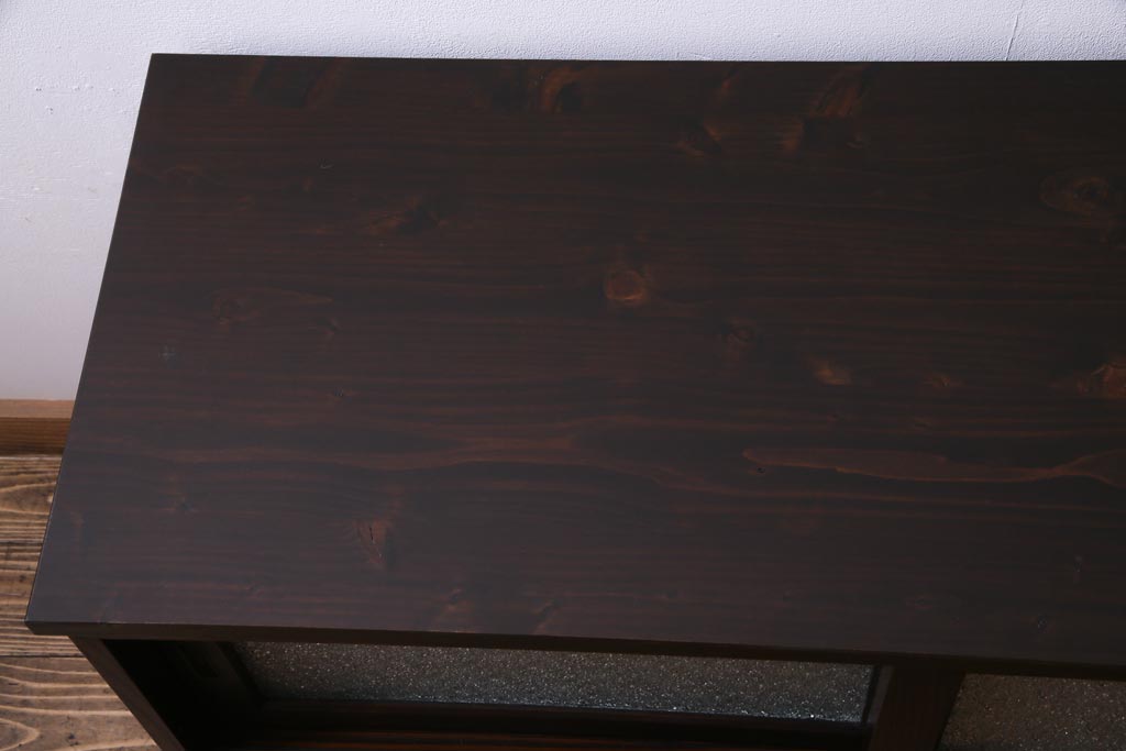 アンティーク家具　昭和初期　前面ケヤキ材　鉄脚リメイク　シンプルな引手が上品なリビングボード(戸棚)