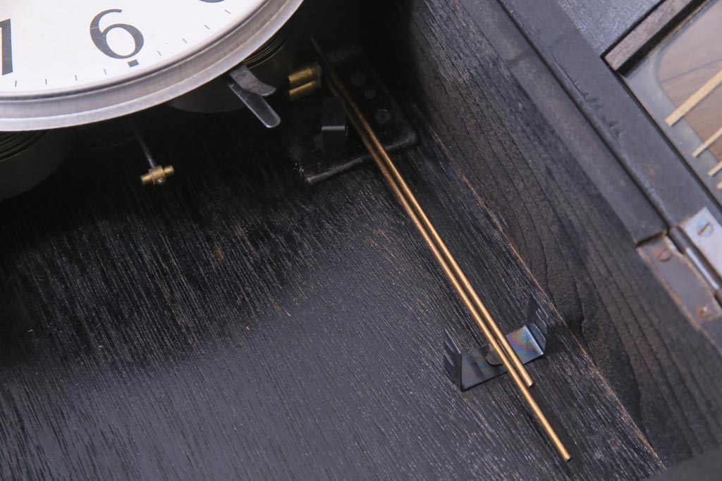 アンティーク雑貨　昭和レトロ　リズム時計工業　ゼンマイ式　ゴールドラインがシックな掛け時計(振り子時計、柱時計)