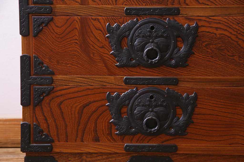 中古　伝統民芸家具　岩谷堂箪笥　観音開きの戸棚がついた立長箪笥(ハイチェスト、和タンス)