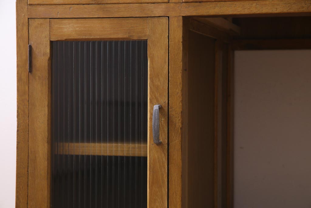 アンティーク家具　昭和中期　モールガラス入り　ナラ材　懐かしさ漂う明るい木色の両袖デスク(作業台、机、在宅ワーク、在宅用)