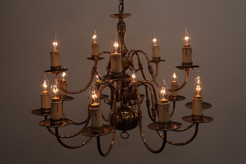 ベルギー　金属製　洗練されたつくりと大振りサイズが豪華なビンテージの15灯シャンデリア(天井照明、吊り下げ照明)
