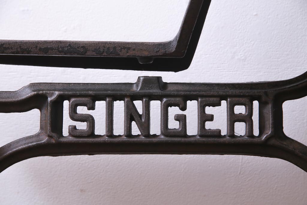 アンティーク雑貨　イギリスアンティーク　シンガー社(SINGER)　小引き出し付きのデザインが珍しい蛇の目ミシン脚(シンガーミシン、DIY)