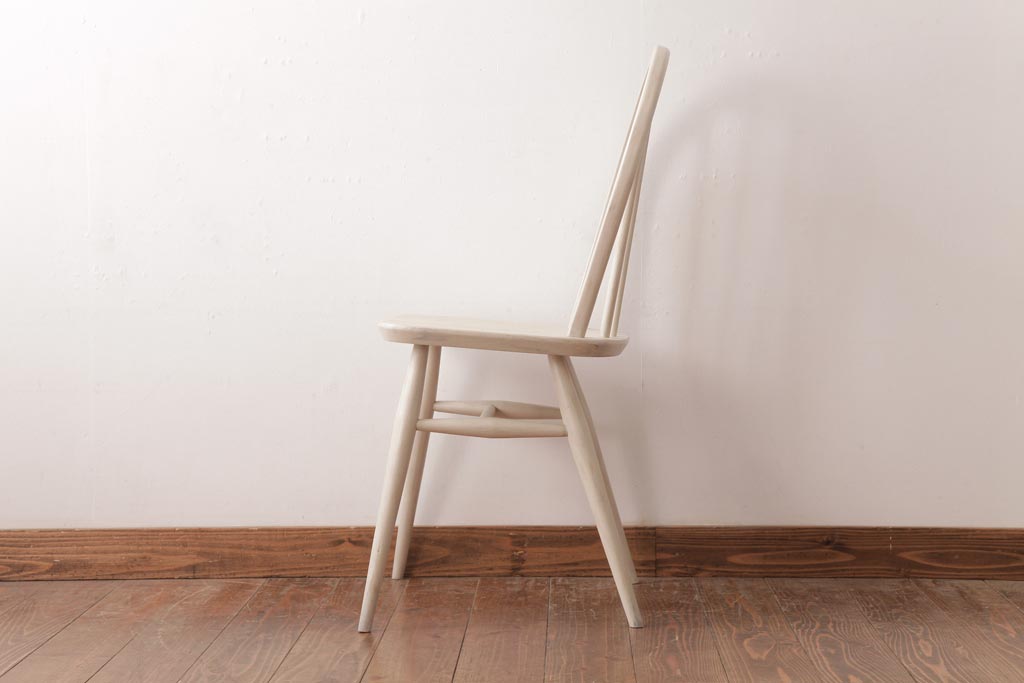 イギリスビンテージ　ペイント家具　ERCOL(アーコール)　優しげなアイボリーカラーが魅力のフープバックチェア(椅子、ダイニングチェア)