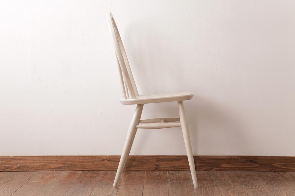 イギリスビンテージ　ペイント家具　ERCOL(アーコール)　優しげなアイボリーカラーが魅力のフープバックチェア(椅子、ダイニングチェア)
