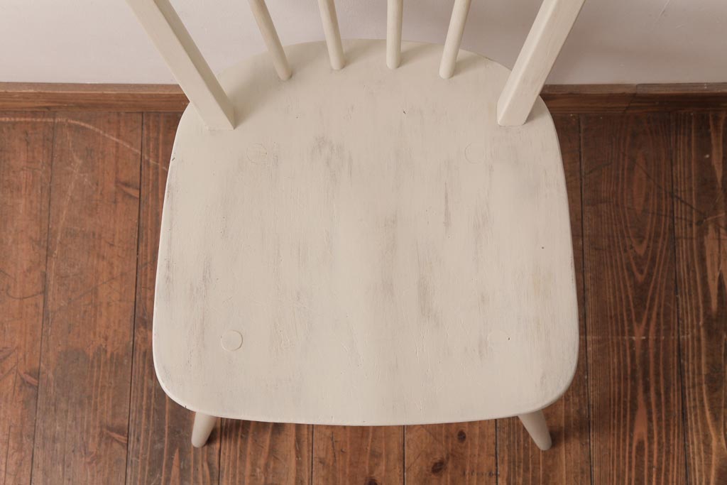 イギリスビンテージ　ペイント家具　ERCOL(アーコール)　優しげなアイボリーカラーが魅力のフープバックチェア(椅子、ダイニングチェア)