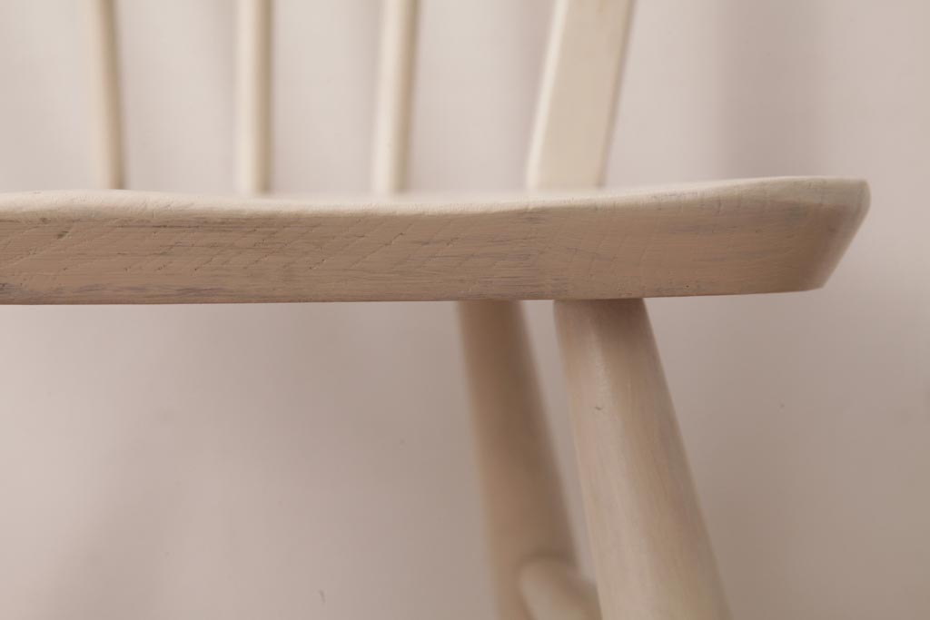 イギリスビンテージ　ペイント家具　ERCOL(アーコール)　優しげなアイボリーカラーが魅力のフープバックチェア(椅子、ダイニングチェア)