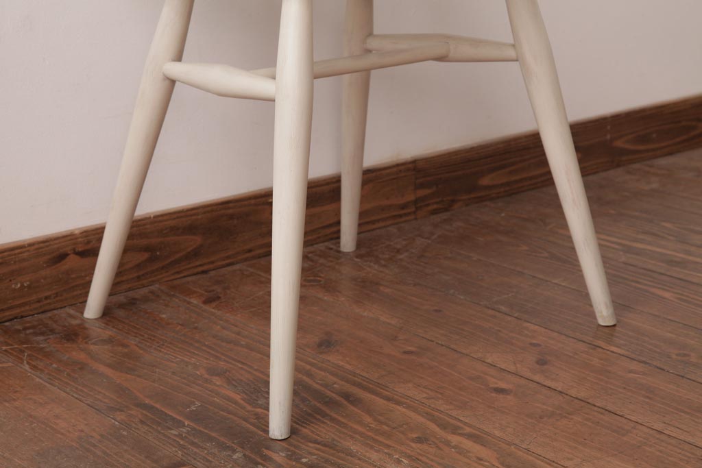 イギリスビンテージ　ペイント家具　ERCOL(アーコール)　優しげなアイボリーカラーが魅力のフープバックチェア(椅子、ダイニングチェア)