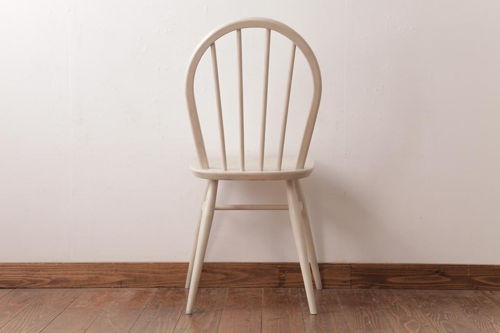 イギリスビンテージ　ペイント家具　ERCOL(アーコール)　優しげなアイボリーカラーが魅力のフープバックチェア(椅子、ダイニングチェア)