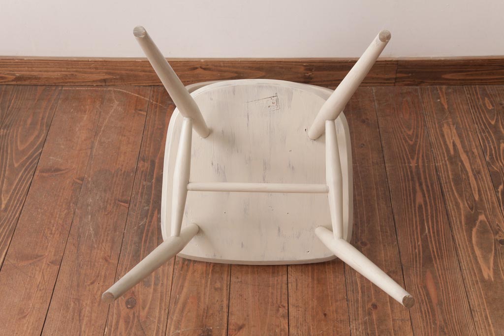 イギリスビンテージ　ペイント家具　ERCOL(アーコール)　優しげなアイボリーカラーが魅力のフープバックチェア(椅子、ダイニングチェア)