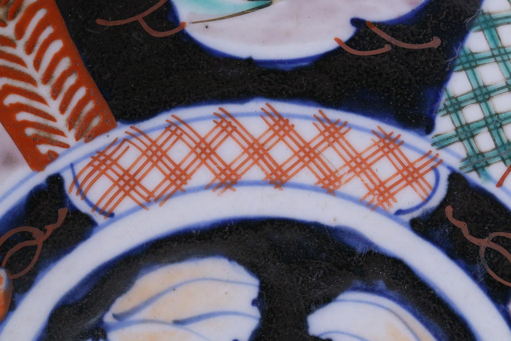 骨董　明治期　深い藍色と朱色の対比が印象的な色絵皿(和食器)