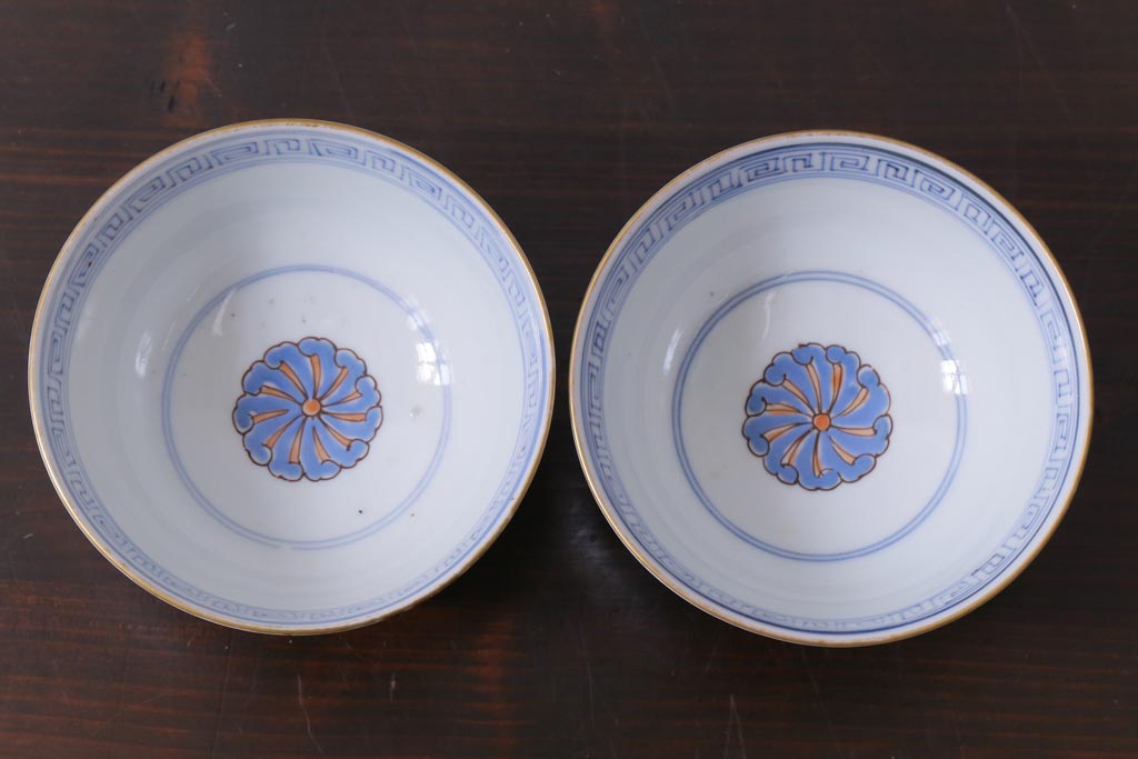 和製アンティーク　古伊万里　江戸期　華やかな色絵染付の蓋つき茶碗2客セット(和食器)