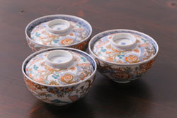 和製アンティーク　花鳥図　上品で鮮やかな色合いの蓋付き茶碗3客セット(和食器)