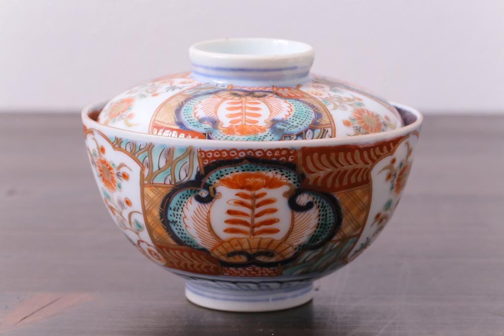 和製アンティーク　伊万里　豊かな彩りを感じる色絵の蓋付き茶碗3客セット(和食器)