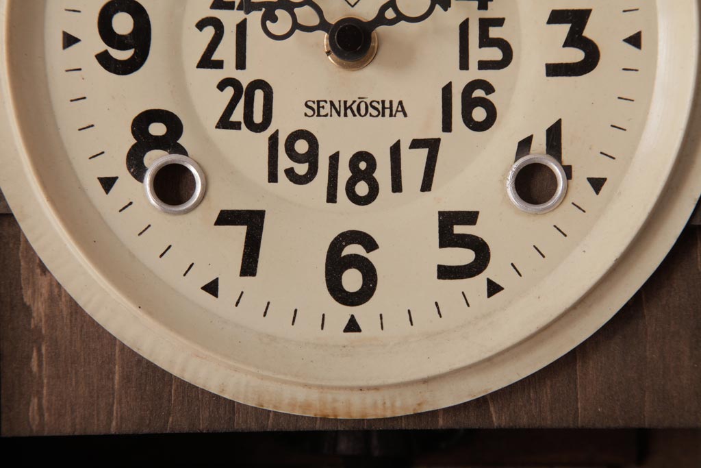 アンティーク雑貨　SENKOSHA(銓工舎)製　内部交換済・電池式　レトロな雰囲気が魅力的な掛け時計(柱時計、振り子時計)
