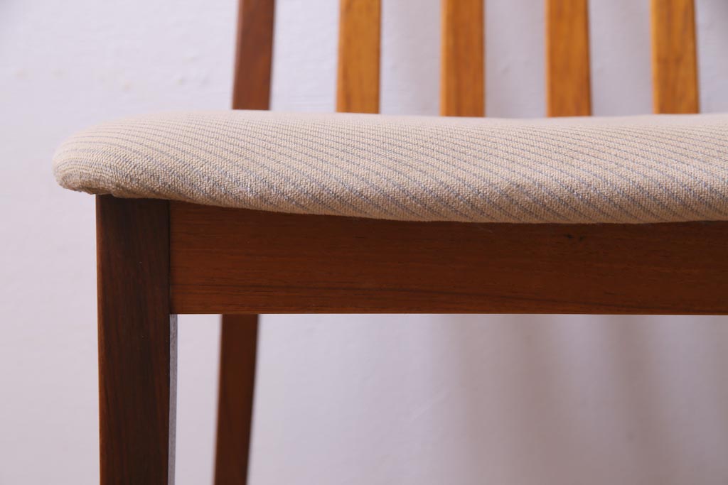 ヴィンテージ家具　北欧ビンテージ　G-PLAN(ジープラン)　チーク材の温もり溢れるダイニングチェア(椅子)(3)