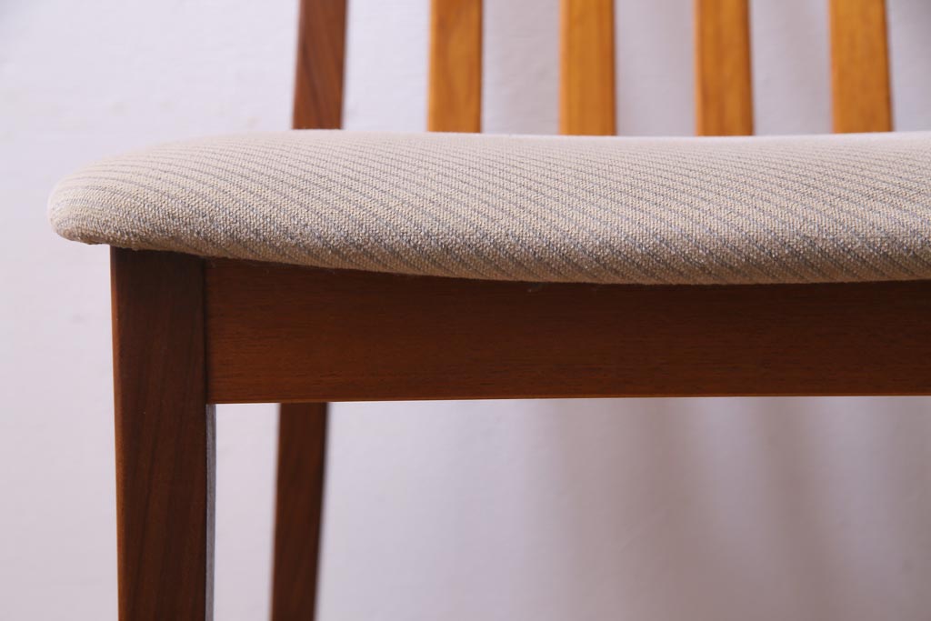 ヴィンテージ家具　北欧ビンテージ　G-PLAN(ジープラン)　チーク材の温もり溢れるダイニングチェア(椅子)