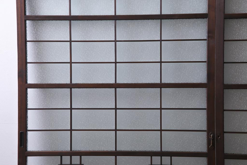 昭和レトロ　腰板ケヤキ材　ダイヤガラス入り　珍しい桟のデザインのガラス戸(引き戸、建具)2枚セット