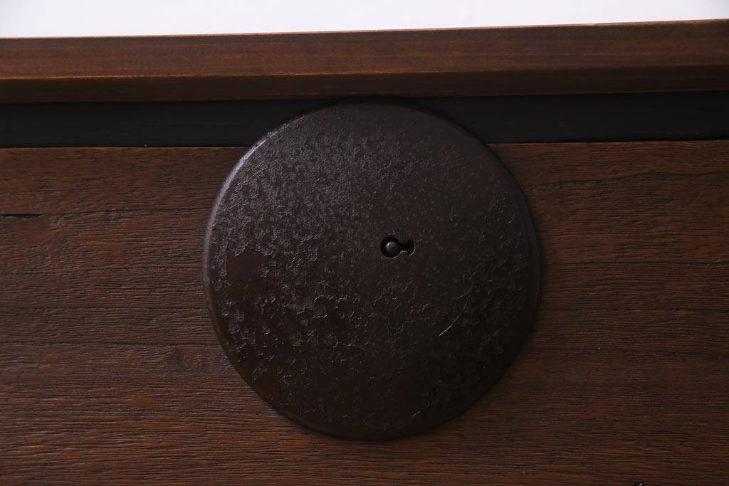 アンティーク家具　天板リメイク　ペイントがモダンな雰囲気を漂わせる箪笥ローボード(テレビ台、アンティークチェスト)