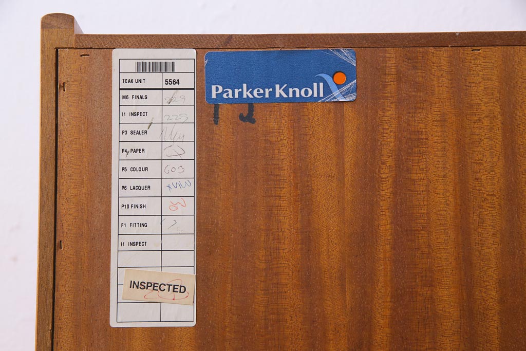 ヴィンテージ家具　イギリスビンテージ　Parker Knoll　レトロな雰囲気が可愛らしいオーク材のキャビネット(収納棚)