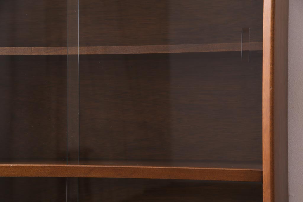 ヴィンテージ家具　イギリスビンテージ　HERBERT E. GIBBS(ハーバート・E・ギブス)　チーク材　洗練された佇まいが魅力的なキャビネット(本箱、ブックケース、収納棚)