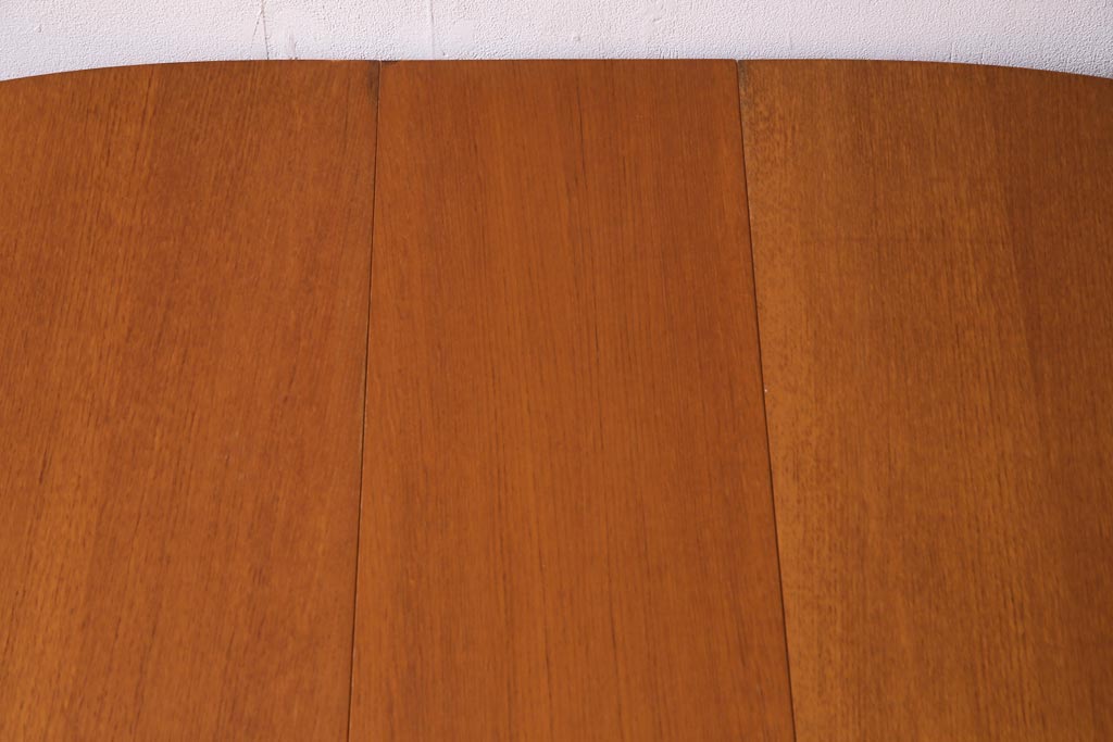 ヴィンテージ家具　北欧ビンテージ　オーク材　スタイリッシュなオーバル型のバタフライテーブル(ゲートレッグテーブル、エクステンションテーブル)