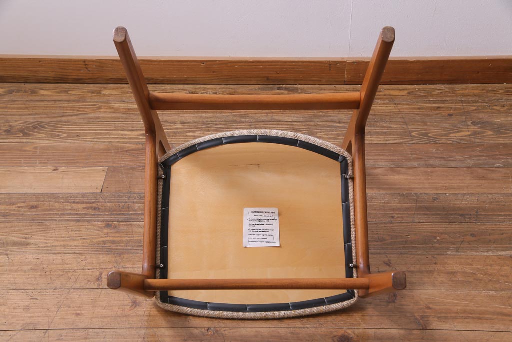 ヴィンテージ家具　デンマーク　チーク材　スタイリッシュなデザインが素敵なビンテージチェア(椅子)(2)